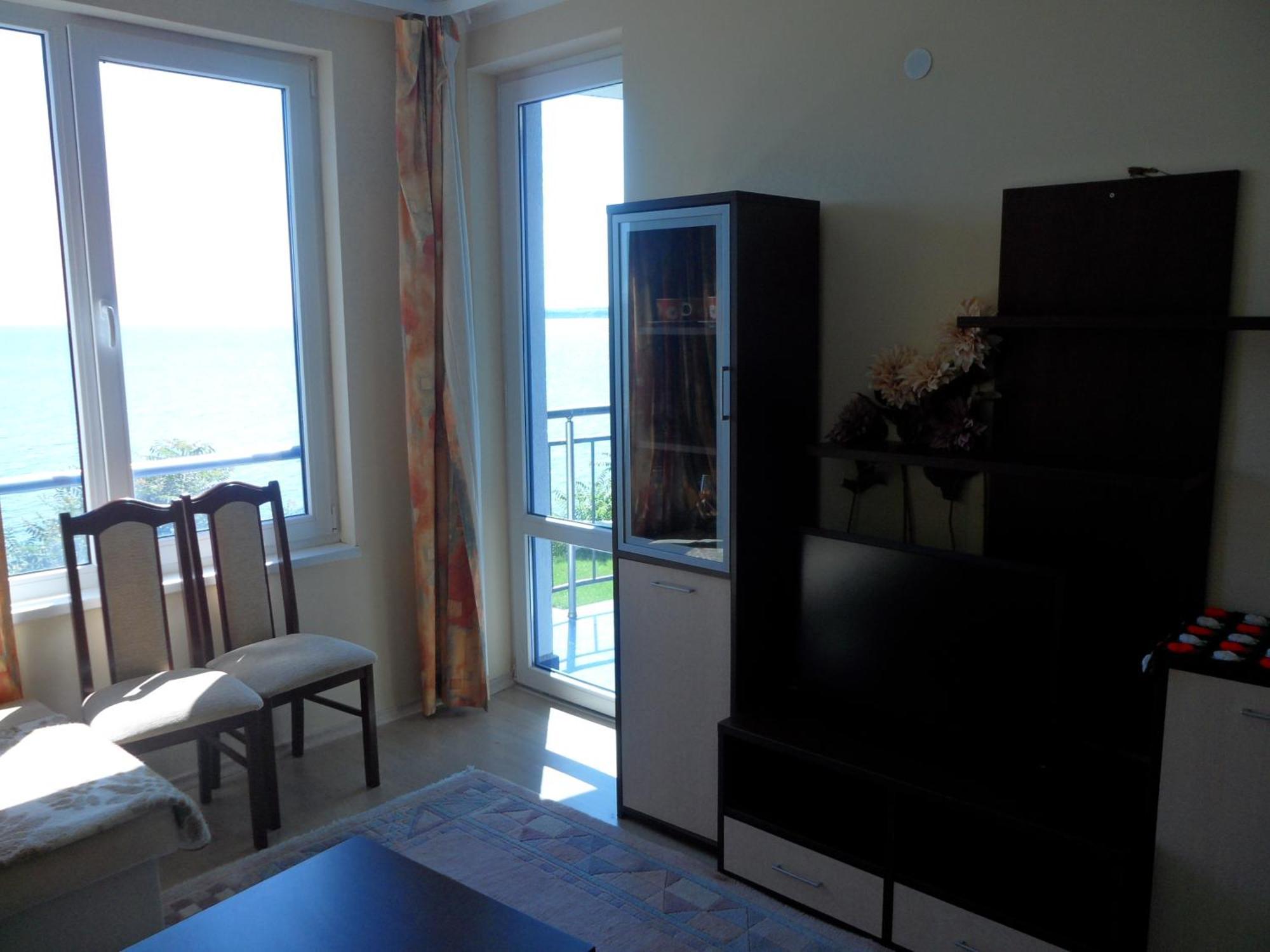 Blue Bay Palace Apart Complex Pomorie Chambre photo